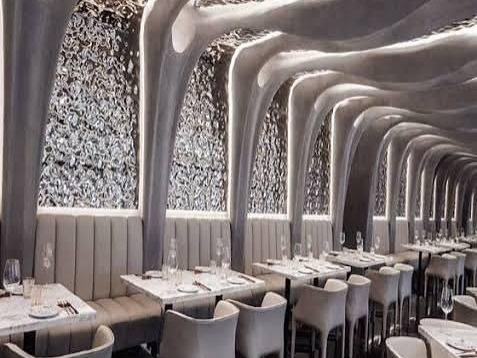 Forro escultural em VITRUwave aço inox com textura de água em restaurante